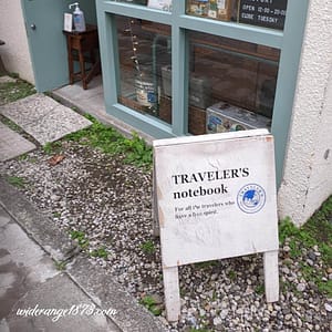 トラベラーズノート立て看板